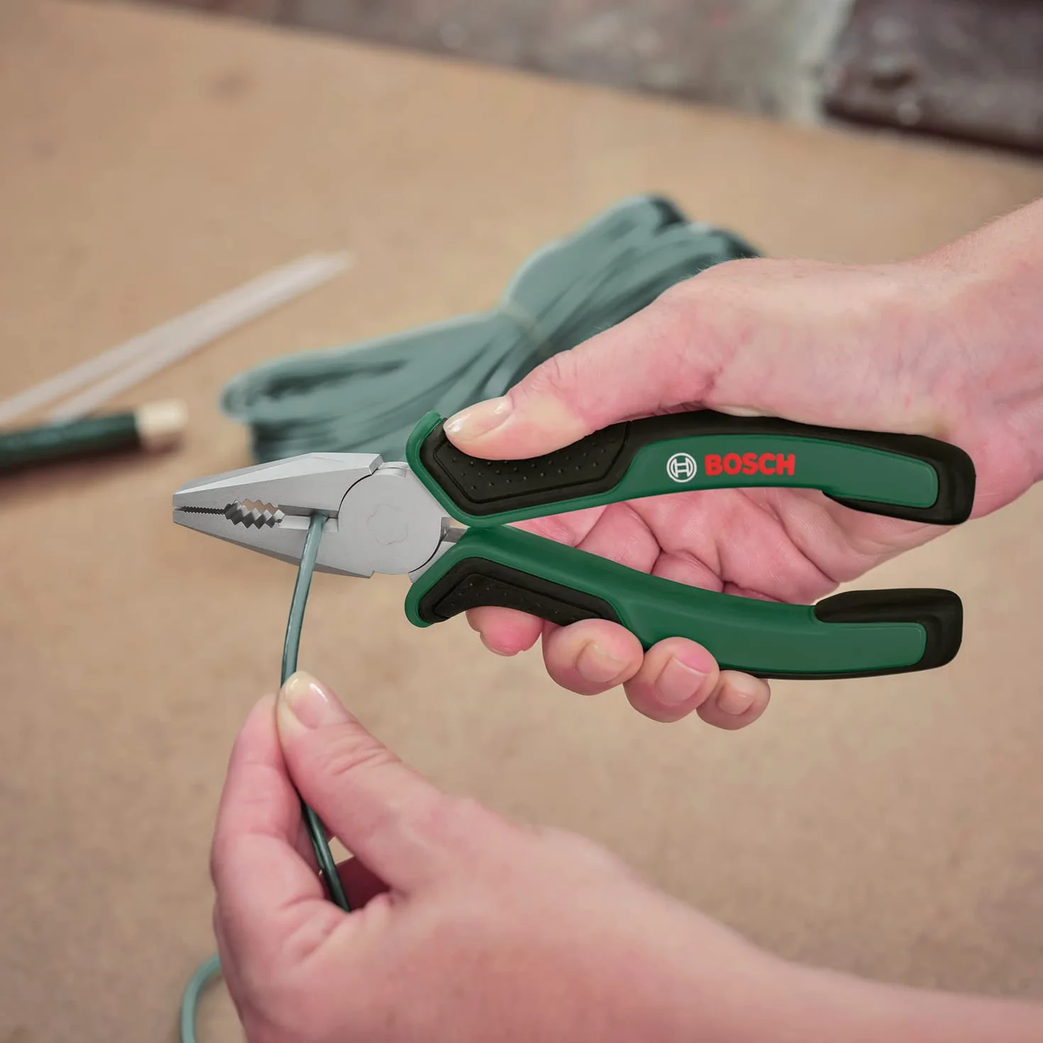 Bosch Pinza Universale (Pinza Universale Durevole, Precisa; Rivestimento Softgrip Ergonomico; Superficie Placcata in Nichel)
